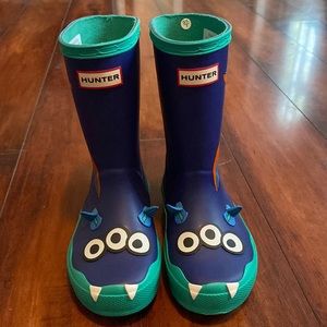 Boys Hunter brand rain boots